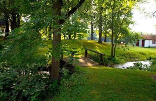 Three Rivers House | Hunters Lodge - Spacious semi-Private Lake, Beach, Nature, Boats, Amazing Fun!