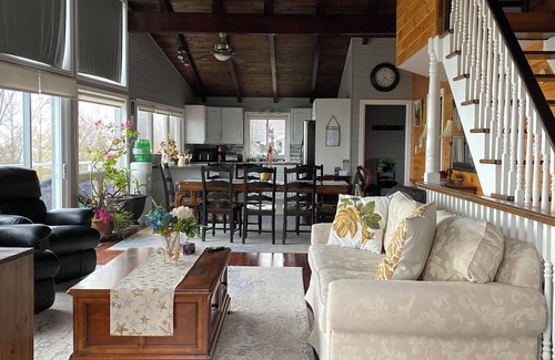 Ashfield-Colborne-Wawanosh Cottage | Huron waterfront cottage 8bed/4bath 20+guests/Hotub/2pets/outshower/beach.