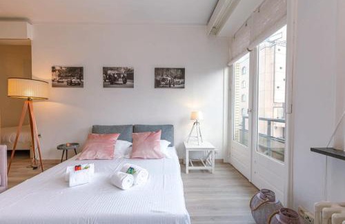 Knokke Apartment | Huswell - Beautiful and spacious studio with side seaview