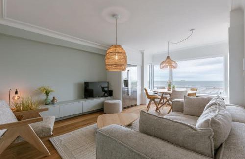 Heist House | Huswell - Bright & Stylish Apartment Near Beach with Sea view