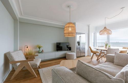 Heist House | Huswell - Bright & Stylish Apartment Near Beach with Sea view