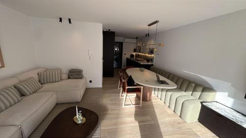Heist Apartment | HUSWELL - Design apartment with sea views
