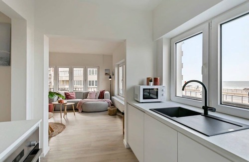 Mariakerke Apartment | Huswell - Refurbished apartment with sea view