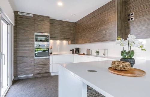 Blankenberge House | Huswell - Spacious house with garden and parking