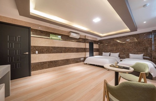 Hwaseong Hotel | Hwaseong Su