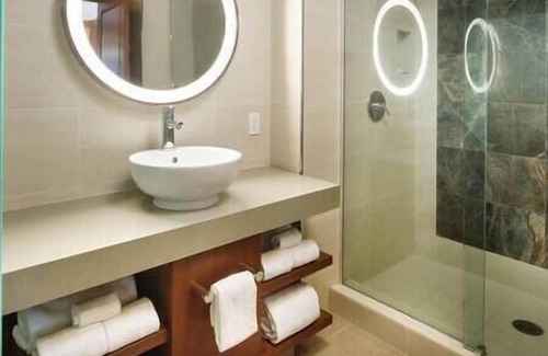 Incline Village Hotel | Hyatt High Sierra Lodge Resort, Fireplace, Luxury, Pool