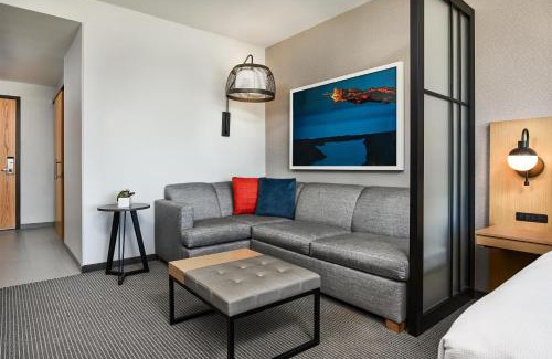 Dupont Hotel | Hyatt Place Pena Station/Denver Airport