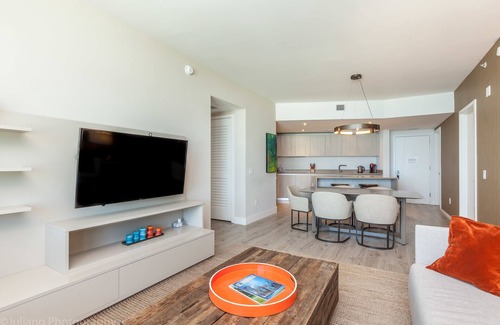 Hollywood South Central Beach Apartment | Hyde Beach Condos by Ammos VR