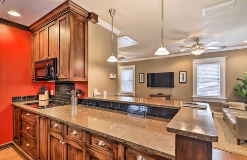 Historic Hyde Park North Apartment | Hyde Park Luxury Studio w/Prime Location!