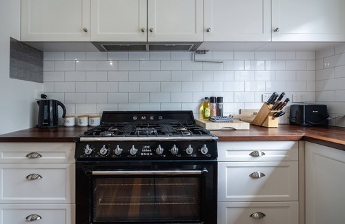 North Perth House | Hyde Seek Parkside Family Stay