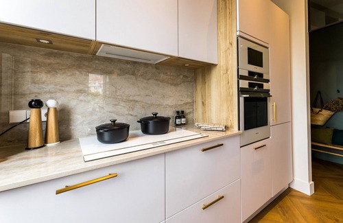 Behobie Apartment | HYGGE KEYWEEK Apt 2 bedrooms with parking in Biarritz city center