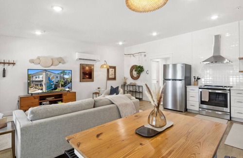 St. Marys Apartment | #I Stylish Bungalow Loft - DT Near to Waterfront