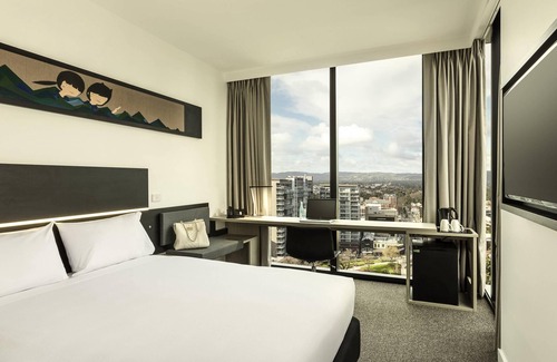 Adelaide Central Business District Hotel | ibis Adelaide
