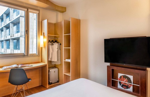 El Parc i la Llacuna del Poblenou Hotel | ibis Barcelona Glories 22