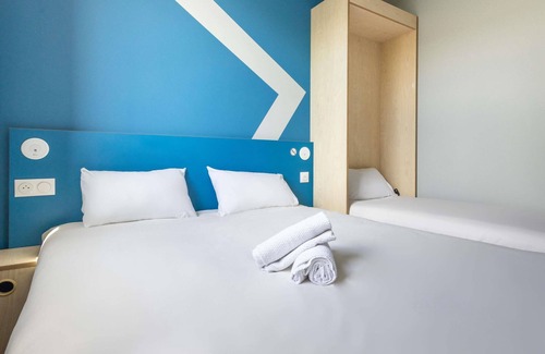 Plateau - Mont-Valerien Hotel | ibis budget Nanterre La Défense