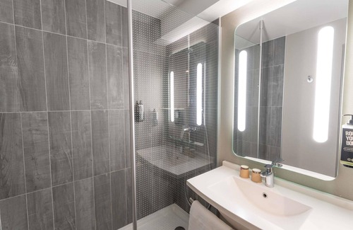 Batignolles Hotel | ibis Paris 17 Clichy-Batignolles
