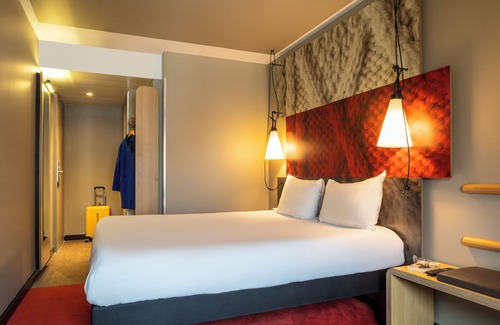 Saint-Vincent-de-Paul Hotel | ibis Paris Gare du Nord la Fayette 10ème