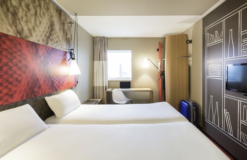 Clichy Hotel | ibis Paris Porte de Clichy Centre