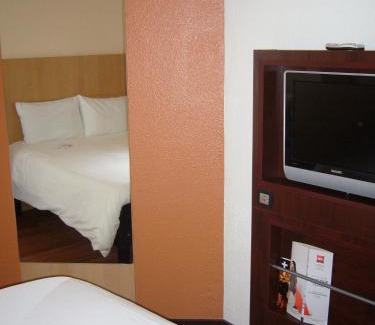 Saint-Louis Hotel | ibis Versailles Château