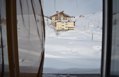 Kazbegi Apartment | Iceberg Loft