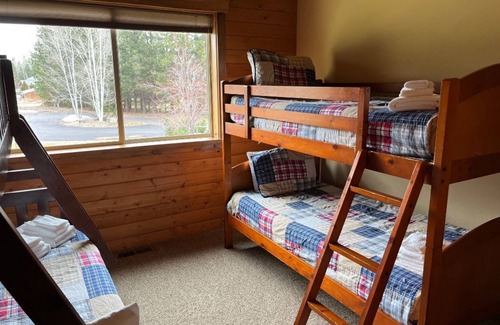 Leavenworth Cabin | Icicle Creek Lodge 2 Minutes to Downtown Leavenworthn3 bedrooms 3 baths