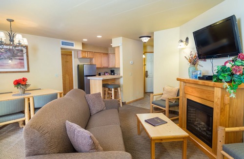 Downtown Leavenworth Hotel | Icicle Village Resort