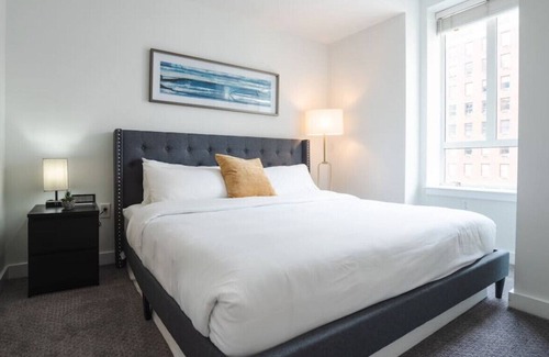 Rittenhouse Row Apartment | Icon 508 · CENTER CITY- Luxury King 2 bed apt w/Rooftop Views