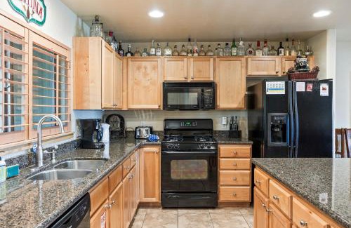 Bear Hollow Village Apartment | Iconic Location, Sleeps 11, Short drive to Ski and Bike Access, Private Hot Tub, View of Olympic Park
