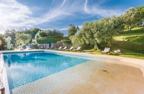 Stabbiano Villa | Iconic Romantic Farmhouse with Pool in Lucca