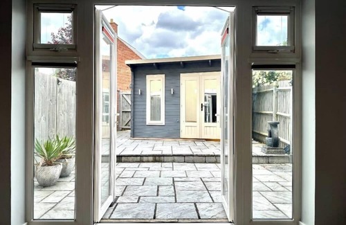 Bicester House | Ideal 4 Bedroomed House in Bicester