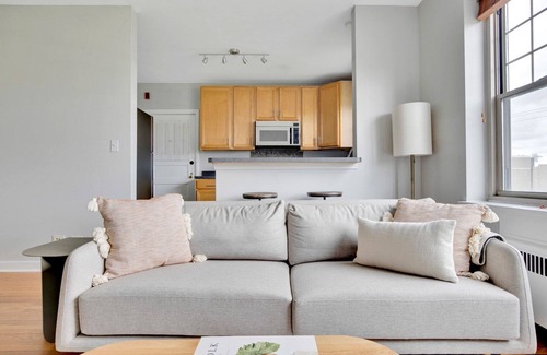 Evanston Apartment | Ideal Evanston 1BR, 1 mile from Northwestern campus, by Blueground