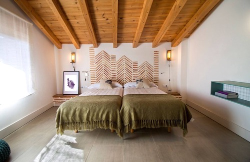 El Rasillo de Cameros Cottage | ideal for large families, pets allowed, garden, barbecue, fireplace