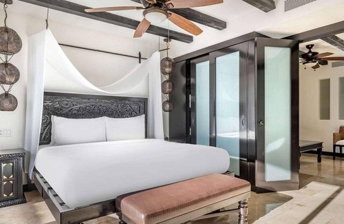 Zona Hotelera Resort | Ideal Getaway-Cabo Azul Junio Suite Partial Courtyard or Partial Pool View