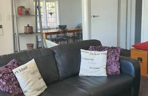 Oriental Bay House | Ideal location for groups, family, friends or work