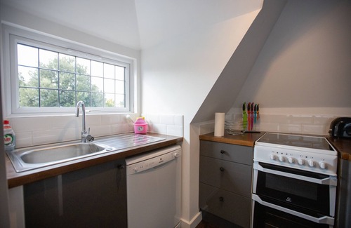Eltham South Apartment | Ideal SE London apartment Great for walks sightseeing golf & restaurants parks