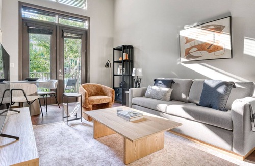 Dawson Apartment | Ideal South Austin 1BR w/ Pool, W/D & Gym, nr restaurants, by Blueground