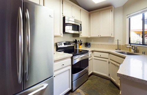 San Carlos Apartment | Ideally located Apt in Downtown San Carlos