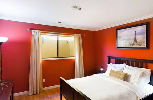 San Carlos Apartment | Ideally located Apt in Downtown San Carlos