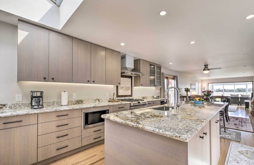 East End House | Ideally Located San Francisco Bay Home w/Sunroom!