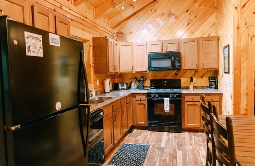 Primrose Cabin | Identical Bedrooms Attached Baths, Firepit, HotTub - DayDreamer Cabin