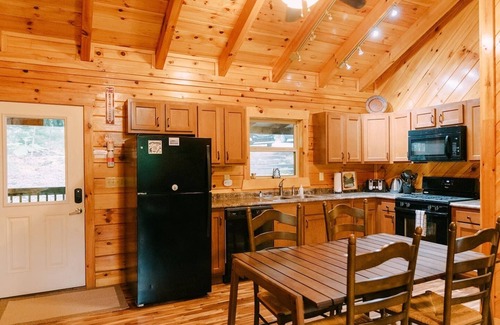Primrose Cabin | Identical Bedrooms Attached Baths, Firepit, HotTub - DayDreamer Cabin