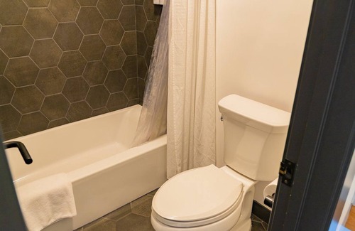 Winter Park Hotel | Idlewild King + Twin Bunks, Gravity Haus Winter Park, Outdoor Hot Tub, Central