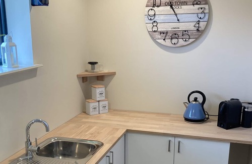 Falcon Apartment | Idyllic 1 bedroom studio surrounded by nature