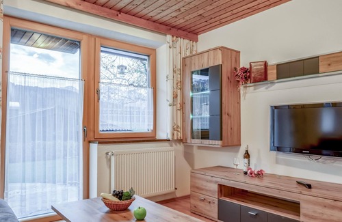 Sankt Jakob in Haus Apartment | Idyllic apartment, garden and mountain views
