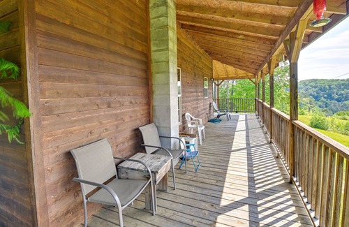 Saint Helens Cabin | Idyllic Beattyville Cabin Rental w/Stunning Views