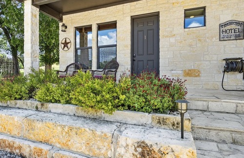Bandera Cottage | Idyllic Cottage Suite Sanctuary near Medina River in Texas