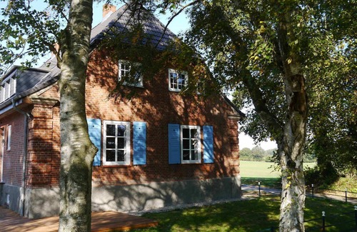 Ahrensbok Apartment | Idyllic country house, quiet location, family friendly, near the Baltic Sea.