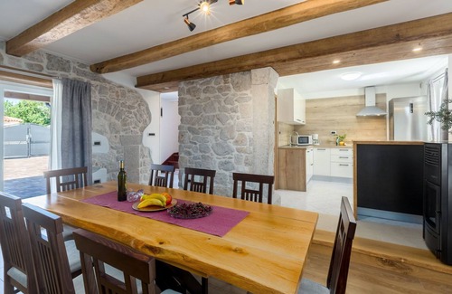 Dracevac House | Idyllic Istrian stone house with whirlpool, table tennis, barbecue and air-conditioned bedrooms