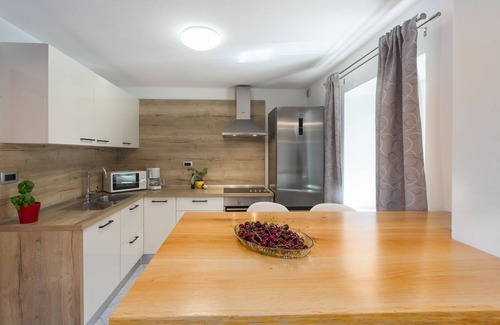 Dracevac House | Idyllic Istrian stone house with whirlpool, table tennis, barbecue and air-conditioned bedrooms