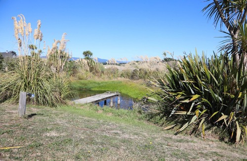 Waikawa Beach House | Idyllic ocean front beach house - Waikawa Beach
